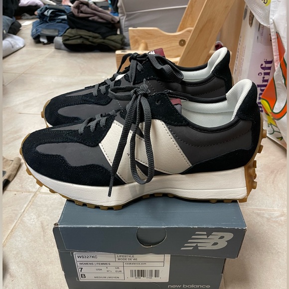 New Balance Shoes - New Balance 327 sneakers NEW w Box
